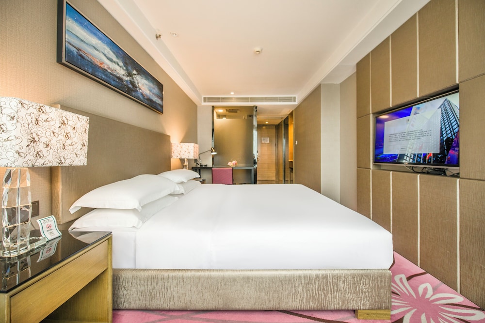 EXECUTIVE KING BED ROOM