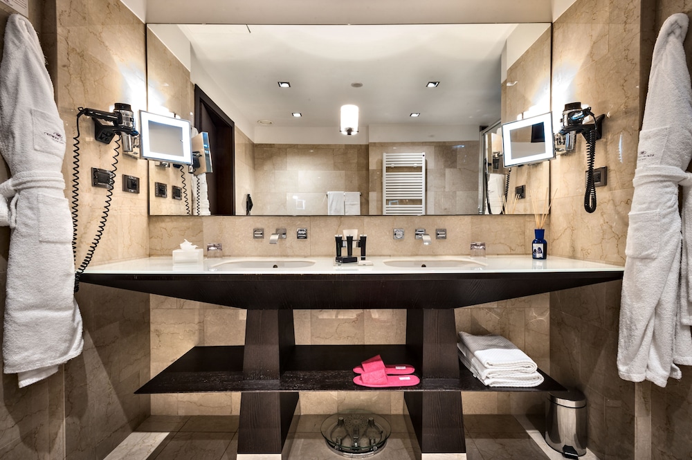 غرفة بريميوم ركنية بسريرين منفصلين، Crowne Plaza Milan City 9/9
