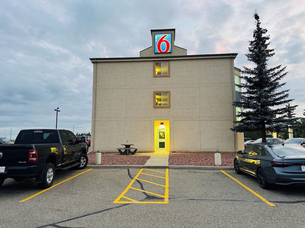 Motel6 Red Deer, AB 58/67