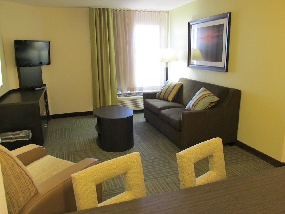 Candlewood Suites Greenville 17/28