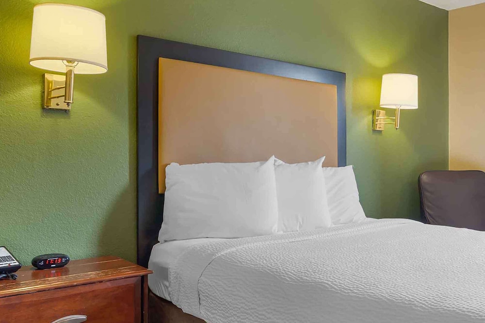 Extended Stay America Suites Houston Sugar Land 26/57