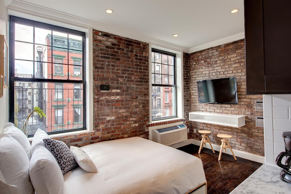 East Village Hotel 13/50