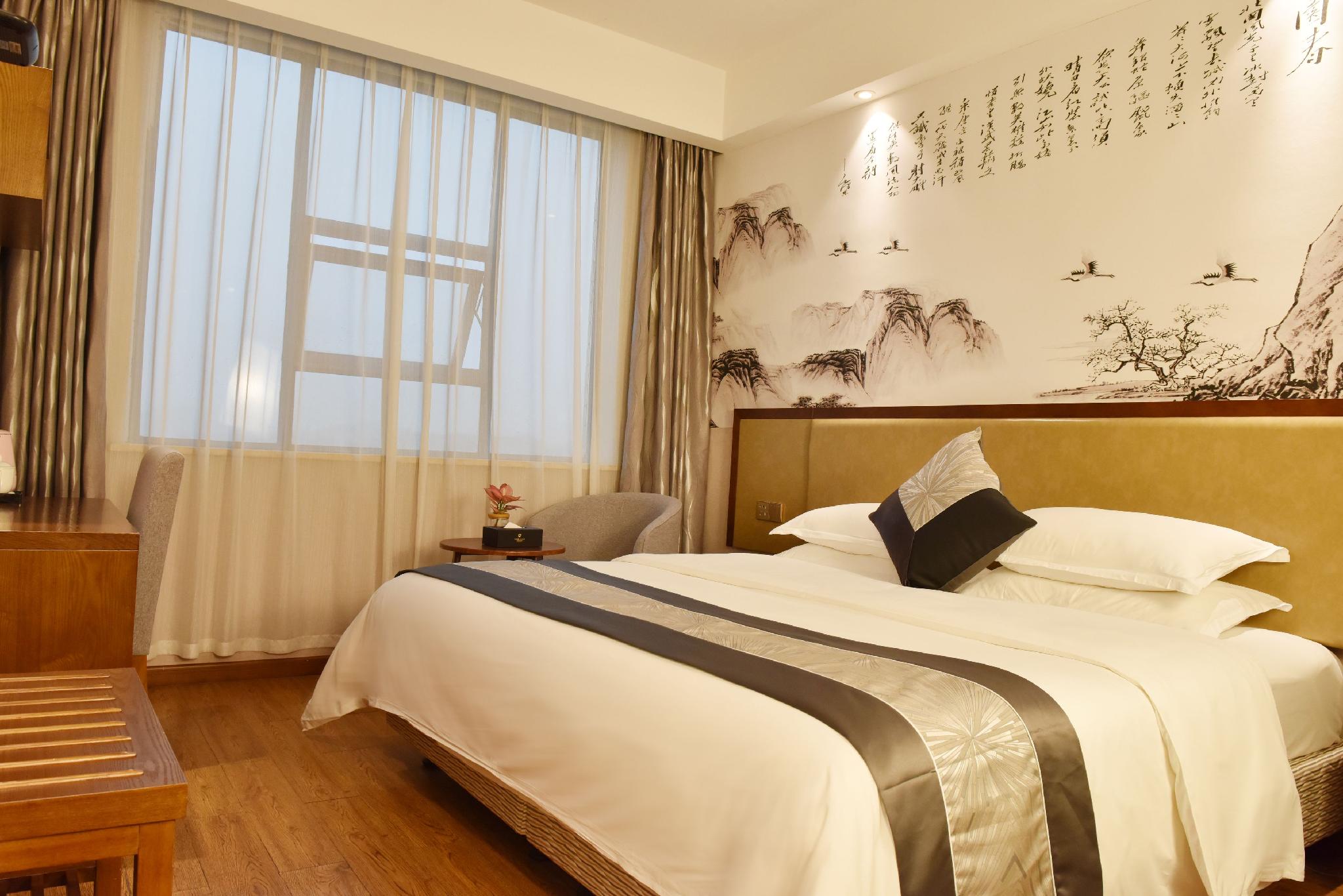 Dolton Lushan Hotel 10/22