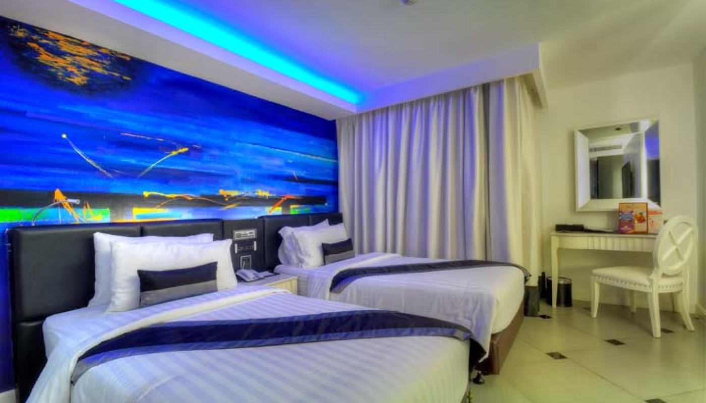 DELUXE ROOM