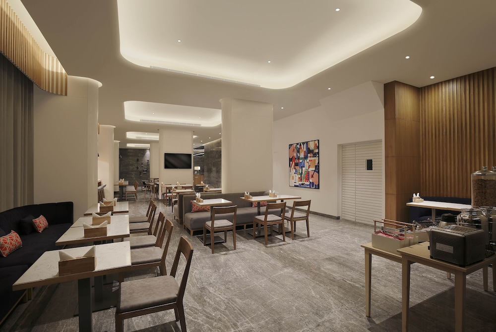 Holiday Inn Express Hyderabad Hitec City 65/76
