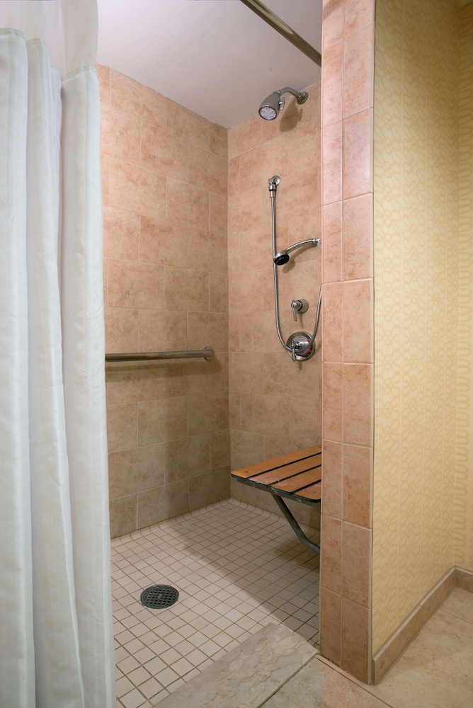 DoubleTree Suites by Hilton Detroit Downtown - Fort Shelby 11/59