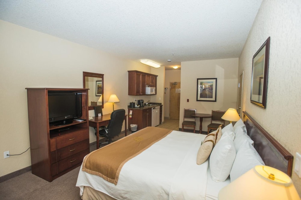 Lakeview Inn & Suites 18/32