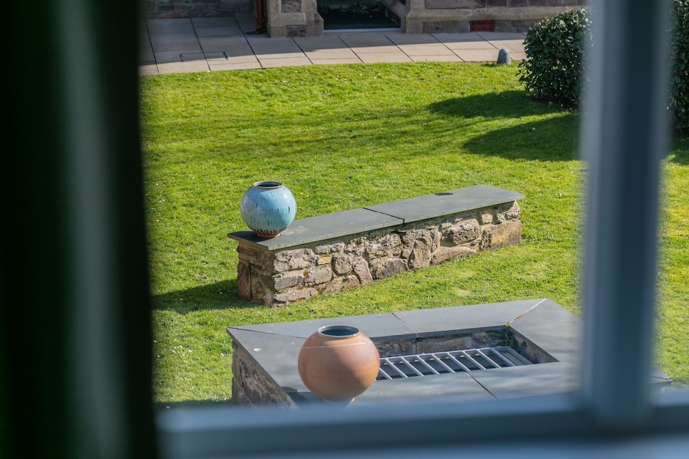 Penrhiw Hotel 48/50