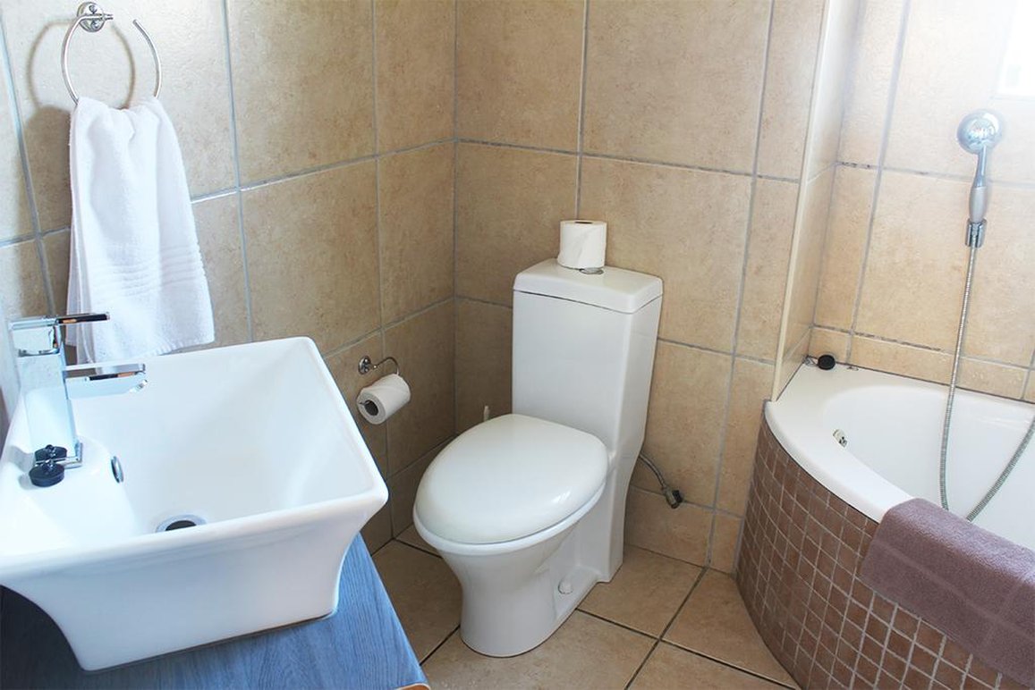 Oceans Hotel and Self Catering 16/16