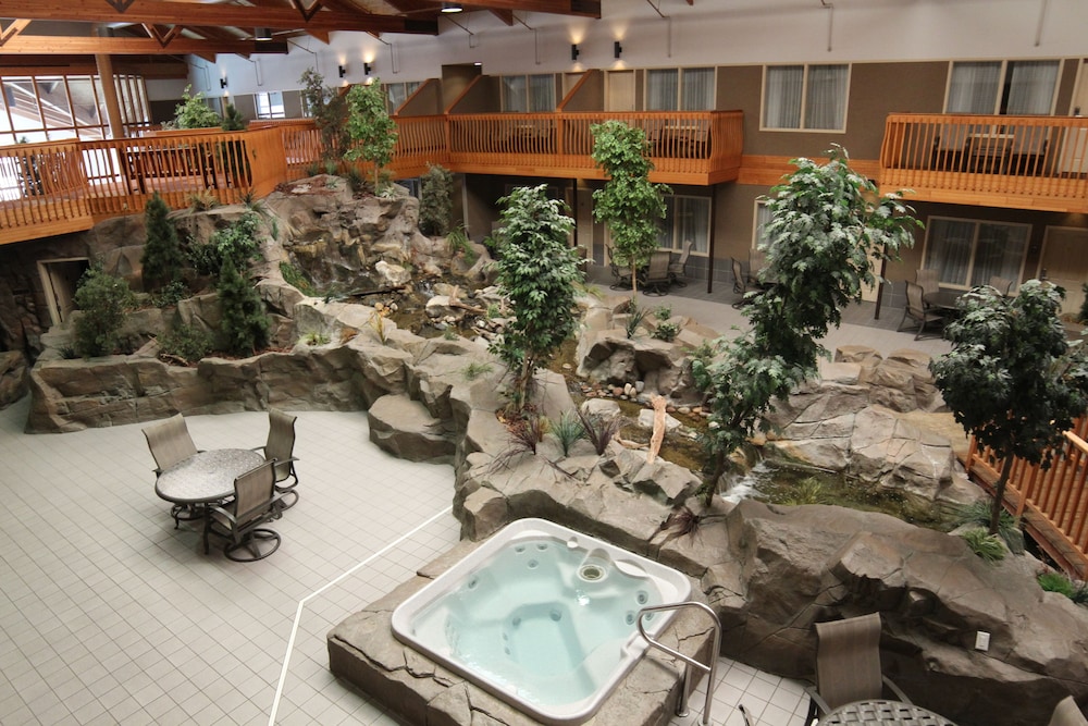 C Mon Inn Hotel Suites 39/46