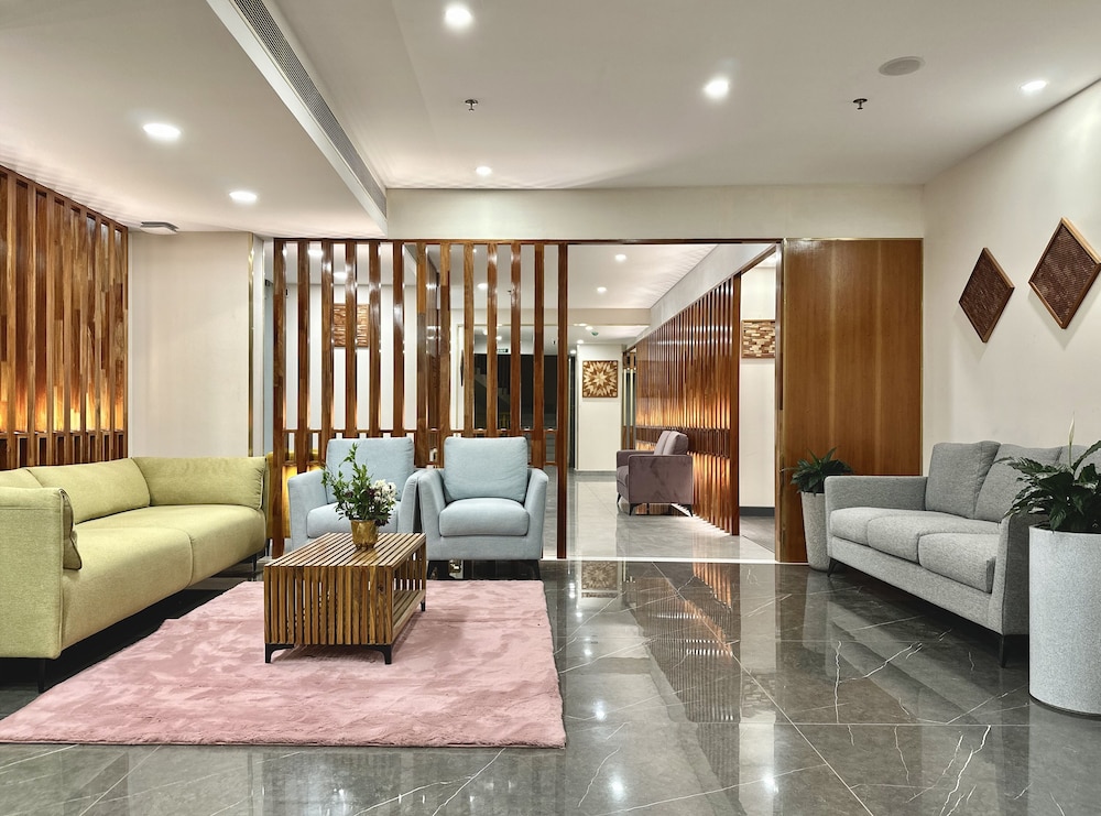 The Habitat Suites 33/50