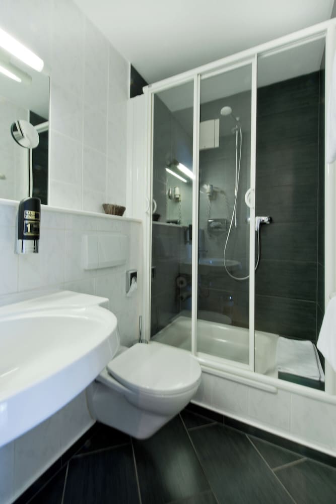 Atrium Hotel Amadeus 48/50