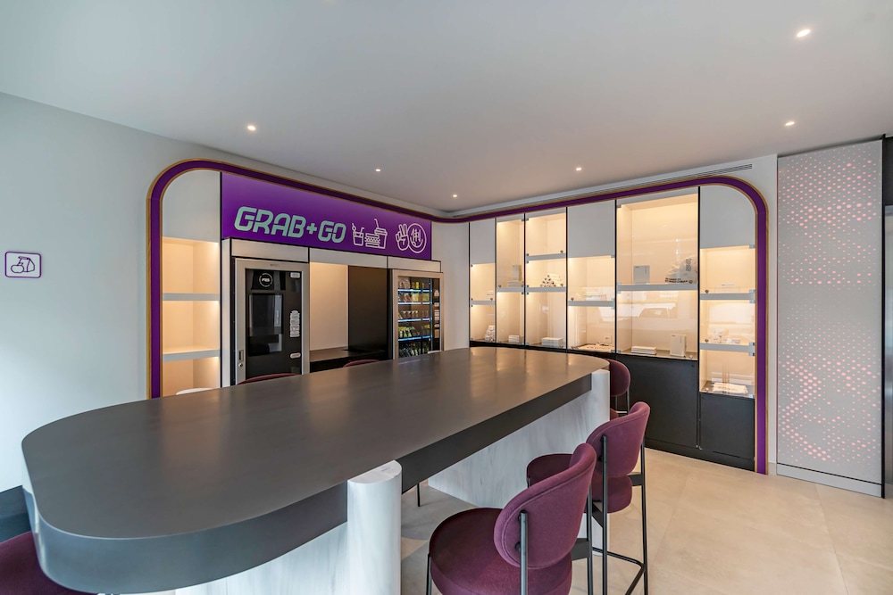 YOTEL Porto, Select by Hilton 36/48