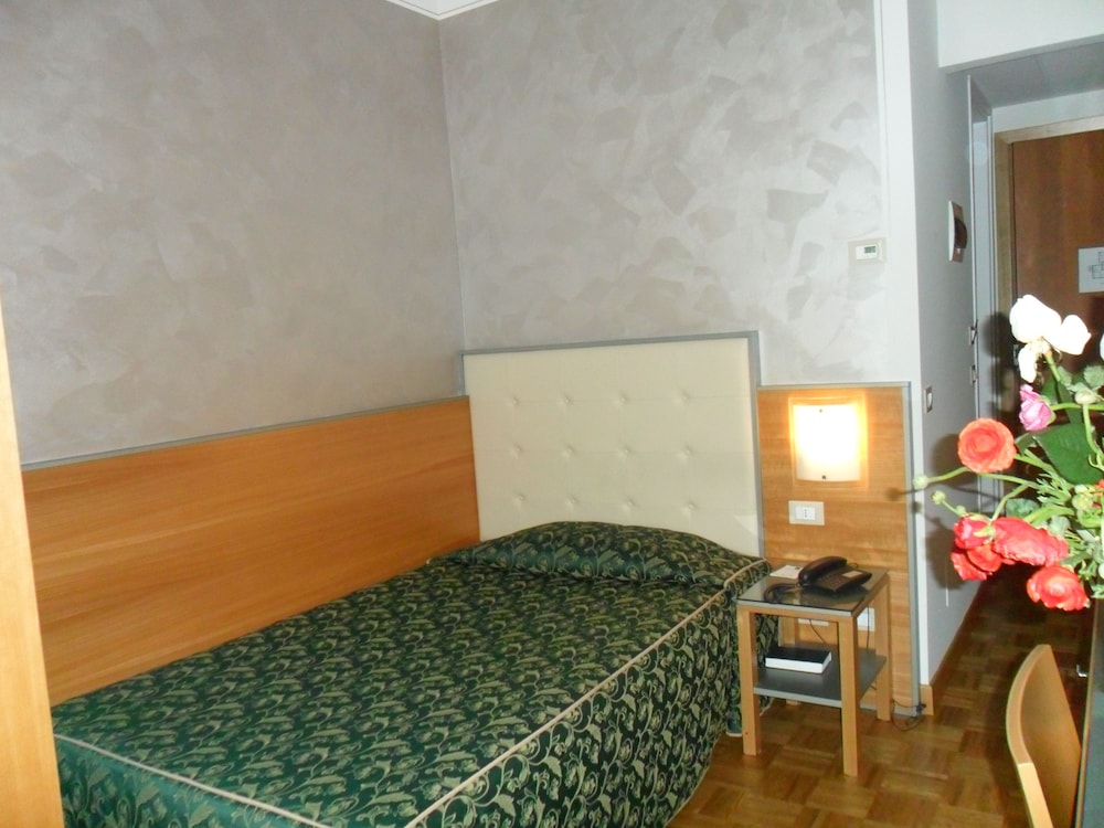 Hotel Riviera 5/55