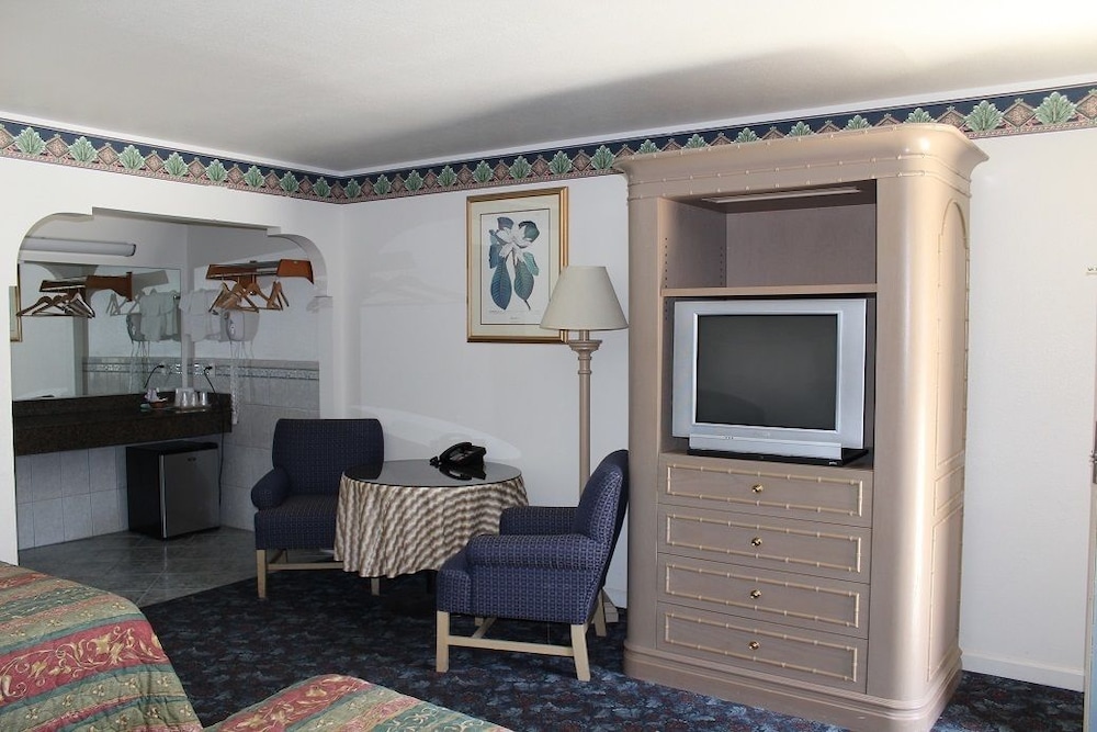 Best Whittier Inn 41/53