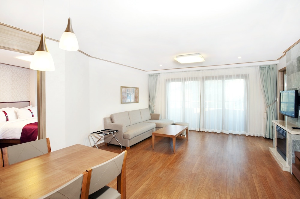 Holiday Inn & Suites Alpensia Pyeongchang Suites 40/73