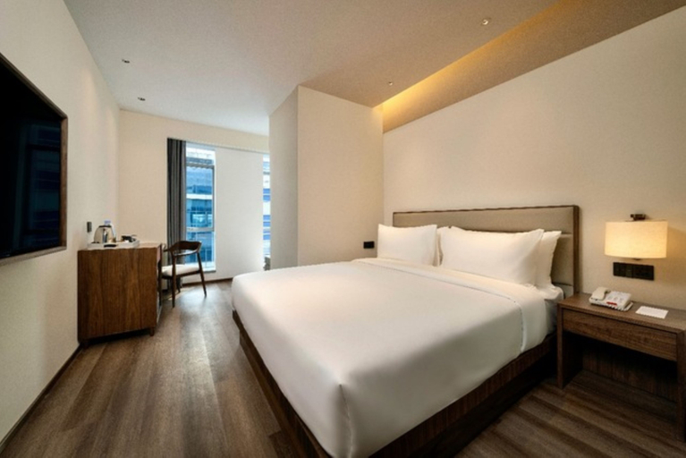 غرفة سوبيريور بسرير كينج، Model J Hotel Jakarta Soekarno Hatta Airport 2/3