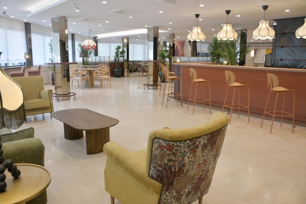 HOTEL VILADOMAT(FORMERLY AB Viladomat Hotel) 40/44