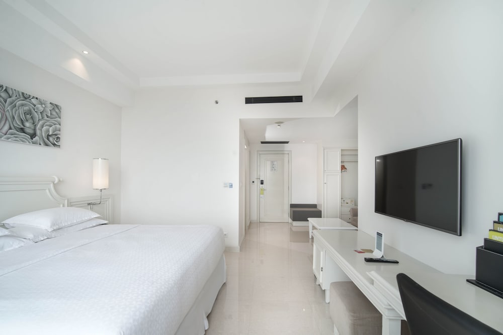 SIGNATURE, KING BED, SOFA