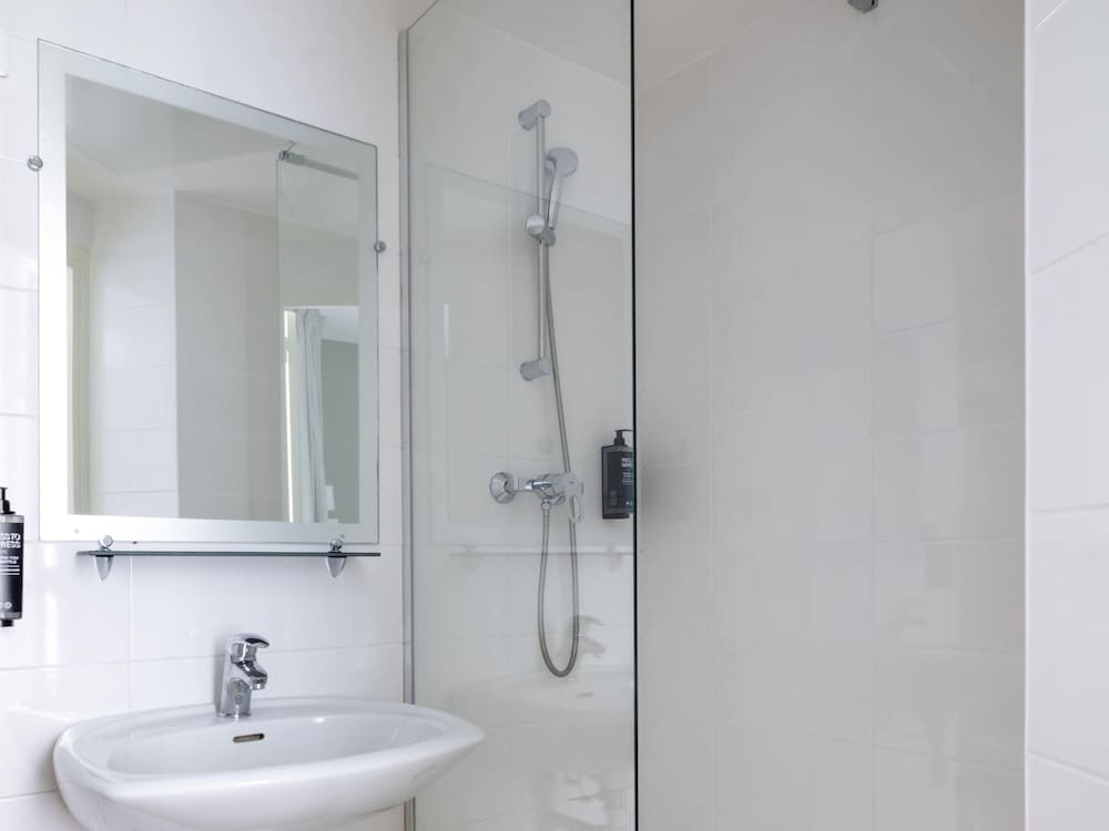 ibis Styles Asnieres Centre 77/78