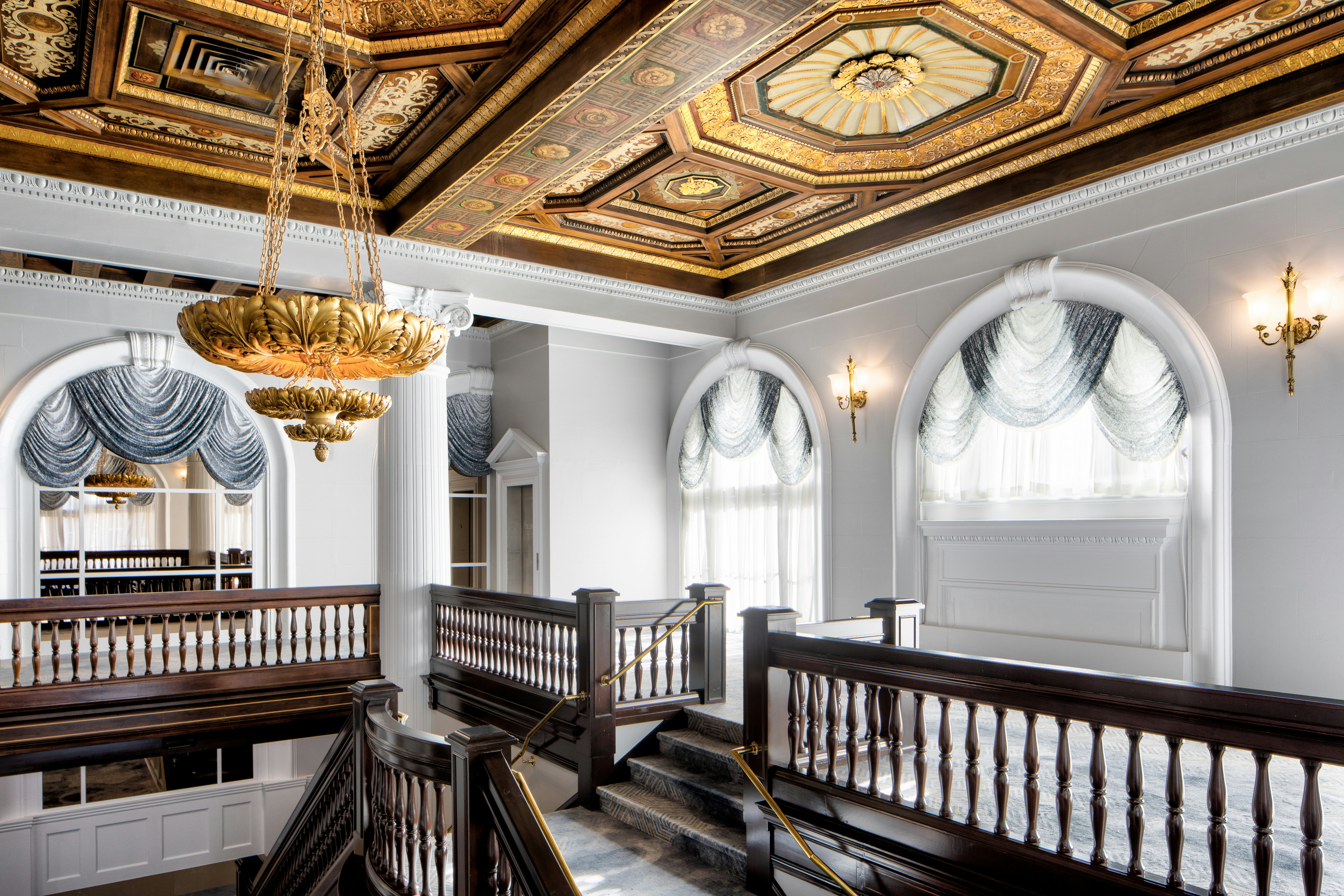 Amway Grand Plaza, Curio Collection by Hilton 45/65