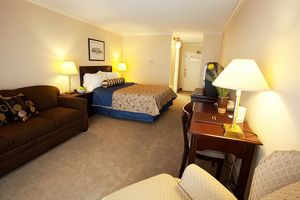 Fredericton Inn 31/65