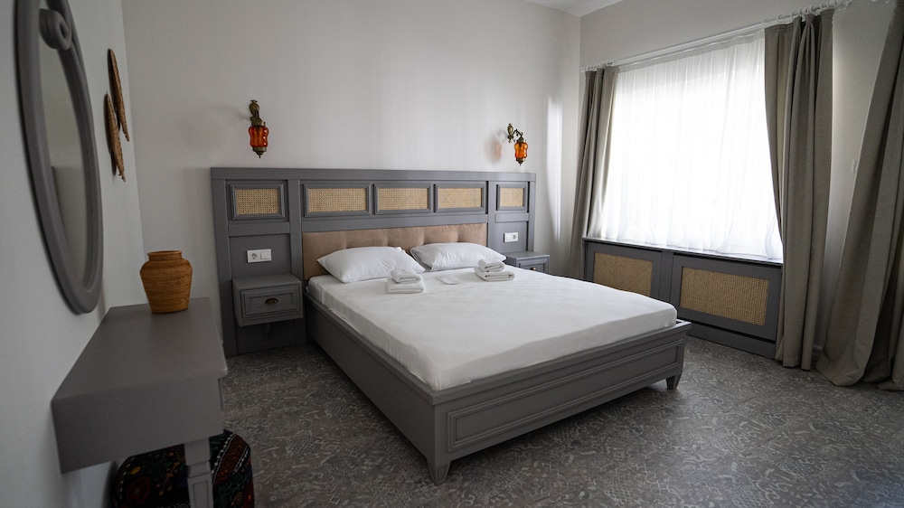 Ece Suites Apart 10/50