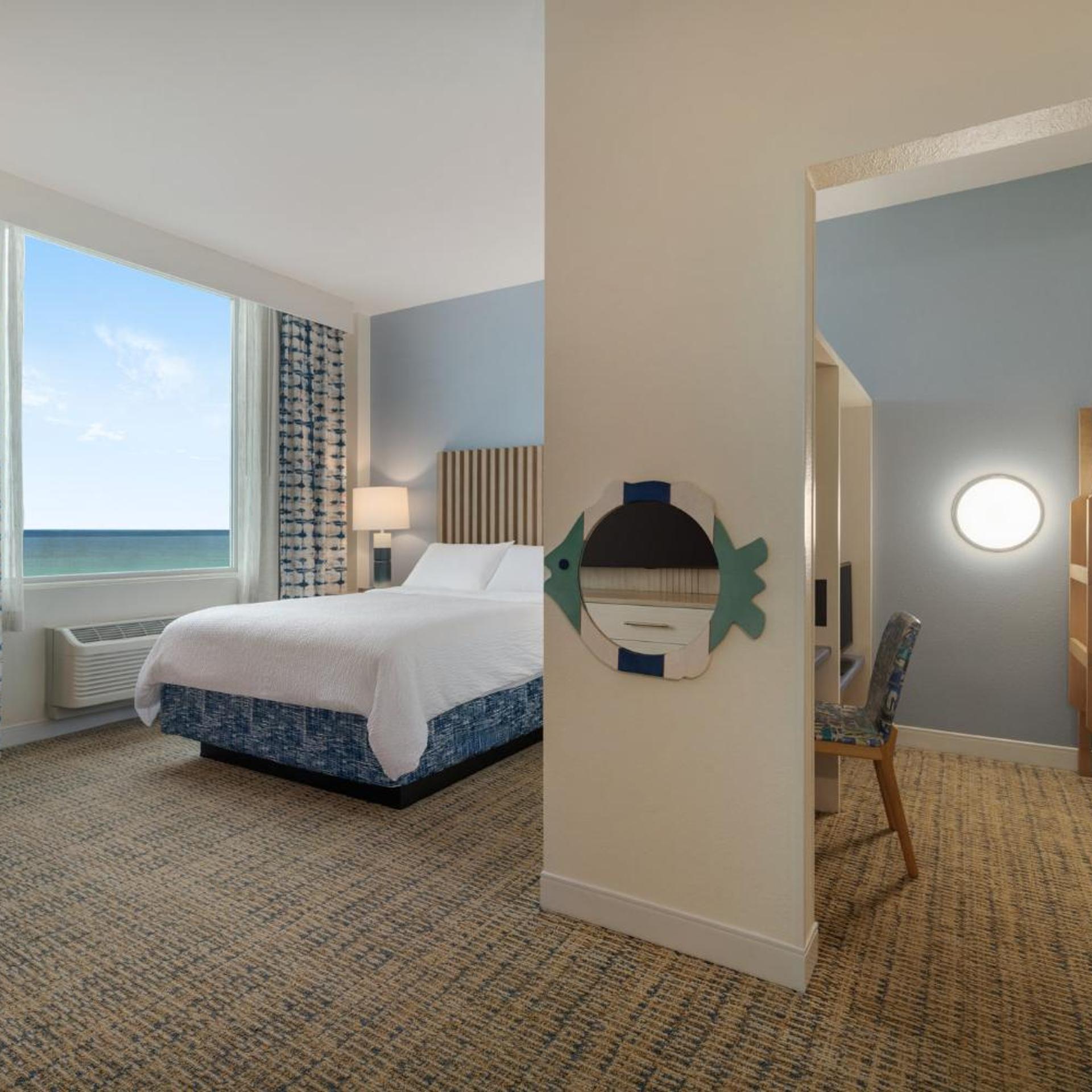 Suite, Queen Bed, Bay View, Sofa, Balcony