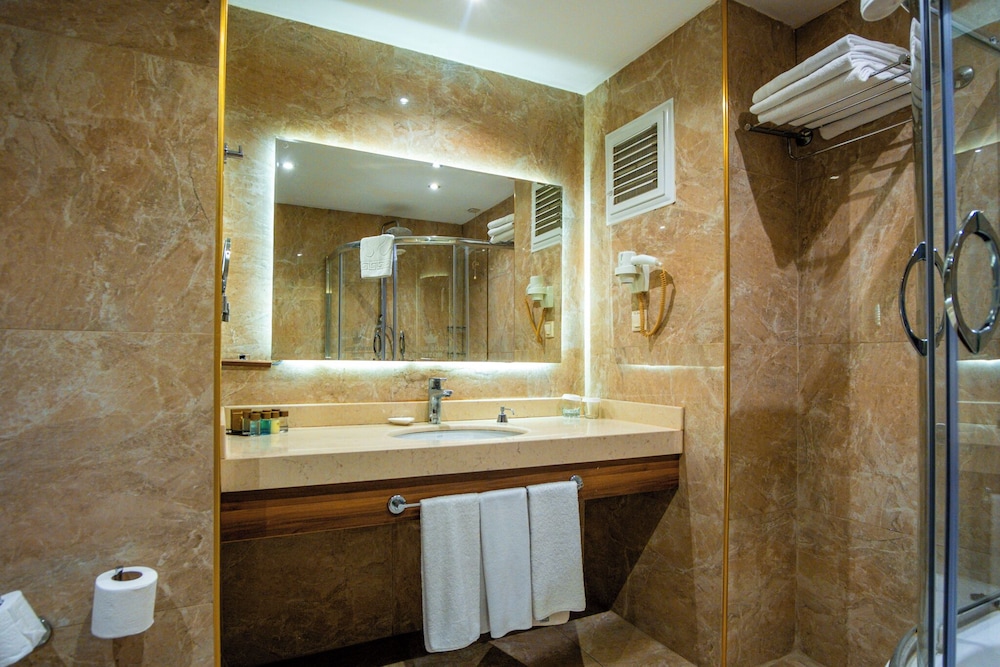Inegol Royal Hotel 39/41
