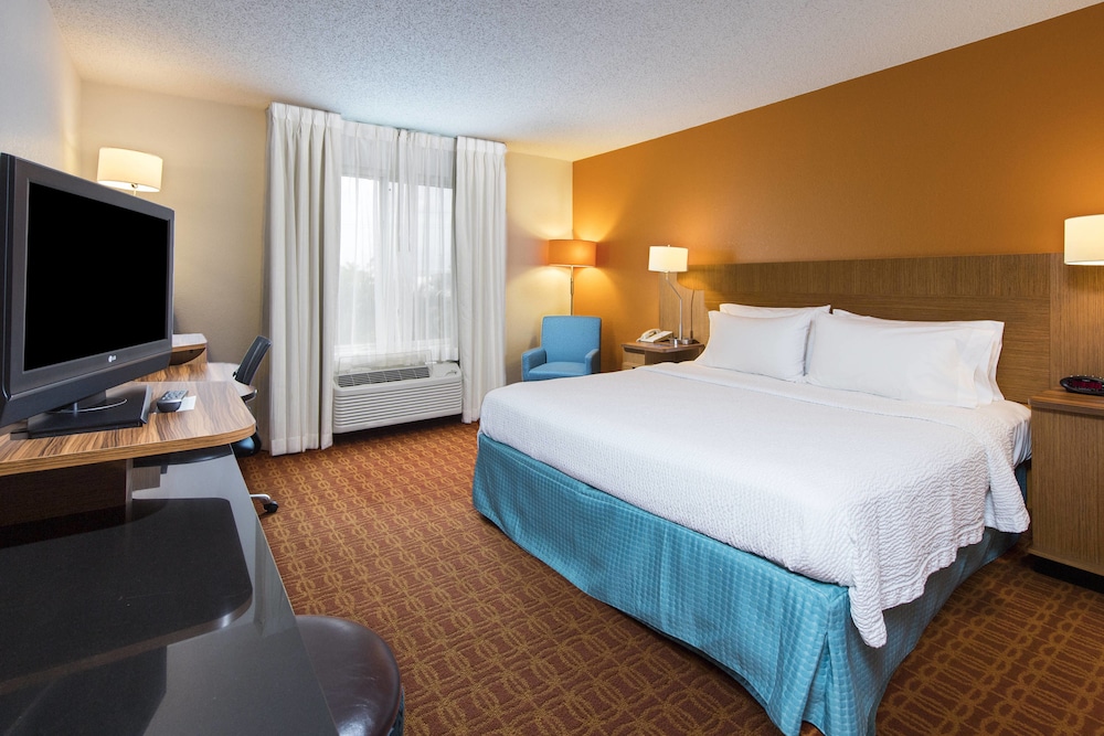 Fairfield Inn Suites By Marriott Ft Myers Cape Coral 9/50
