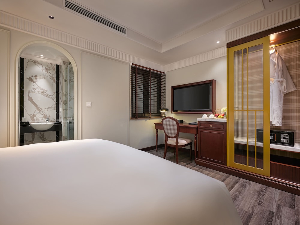 Grand Hotel du LAC Hanoi 11/50