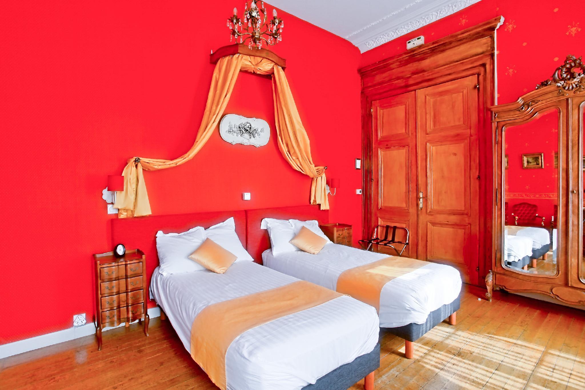 Charming, Double Bed