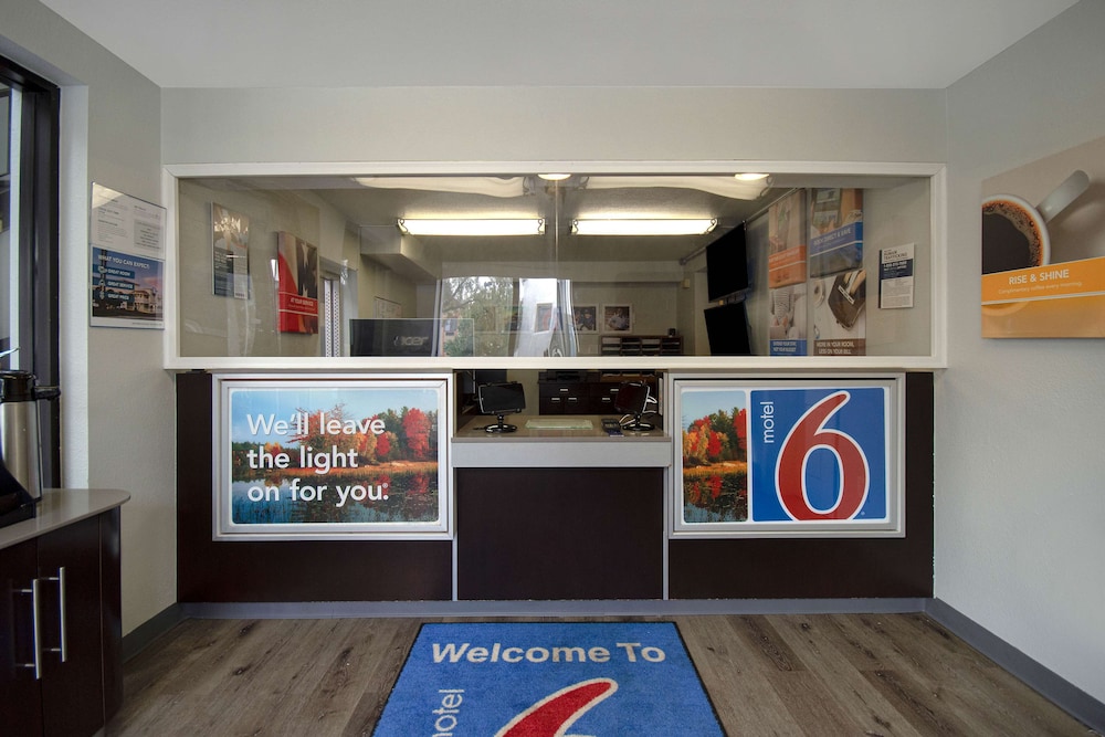 Motel6 Merrillville, IN 8/53