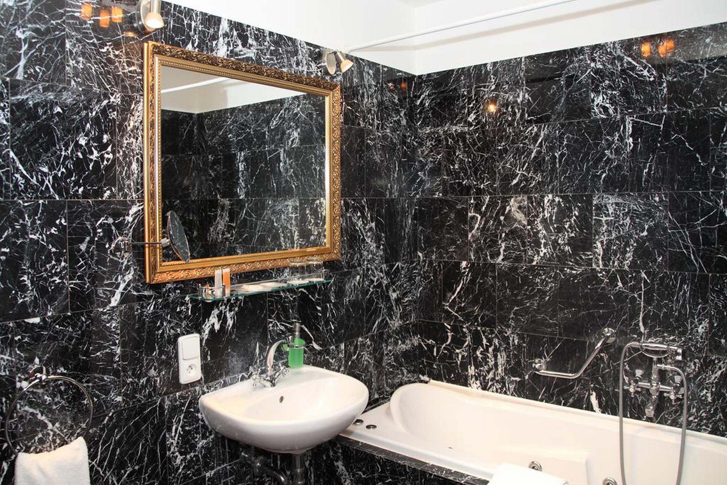 King Charles Boutique Residence 26/30