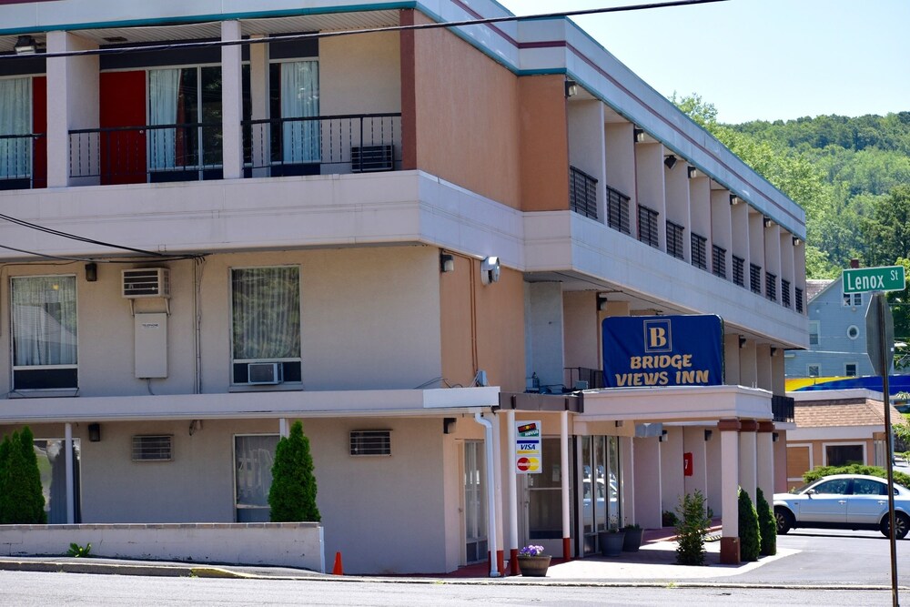 Bridge Views Inn Stroudsburg 1/49