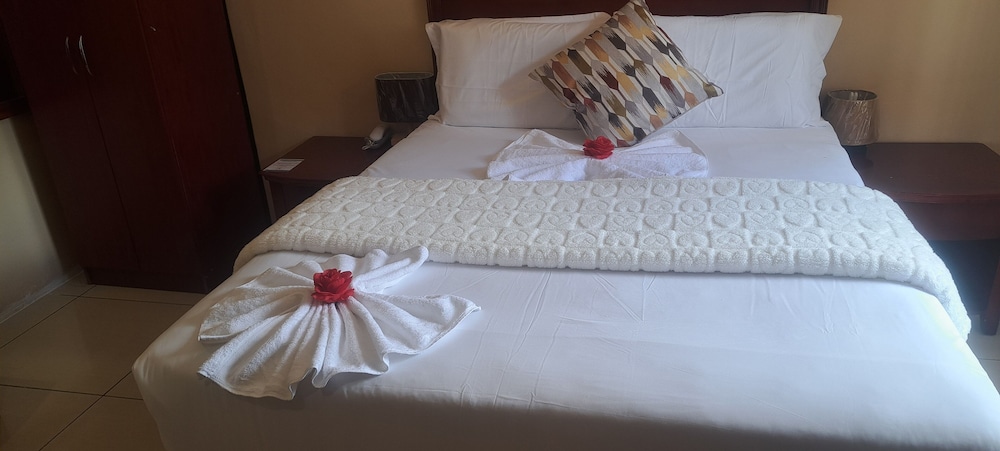 Comfort Palace Guest House Kasane 12/28