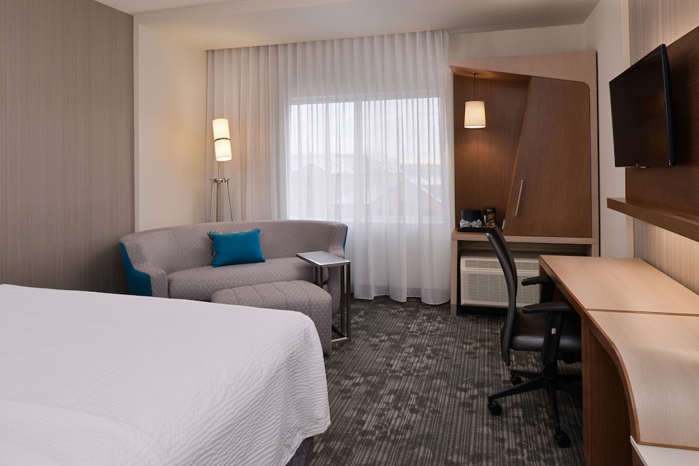 Courtyard By Marriott Toledo North 20/32