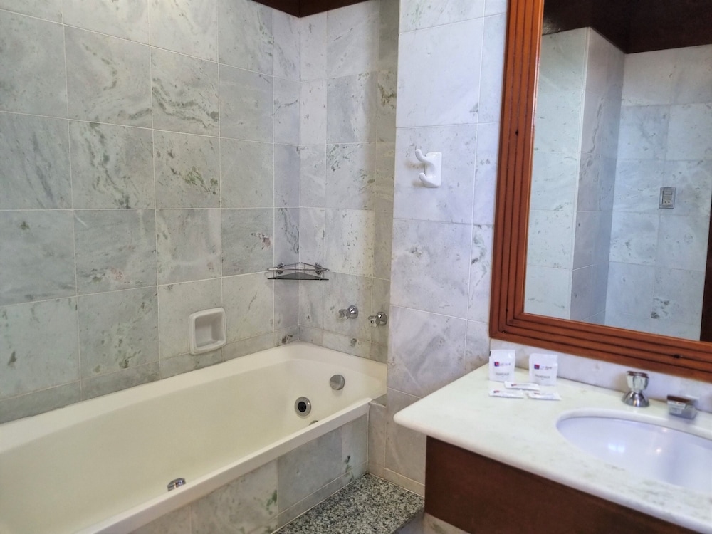 Lucape Palace Hotel 50/50