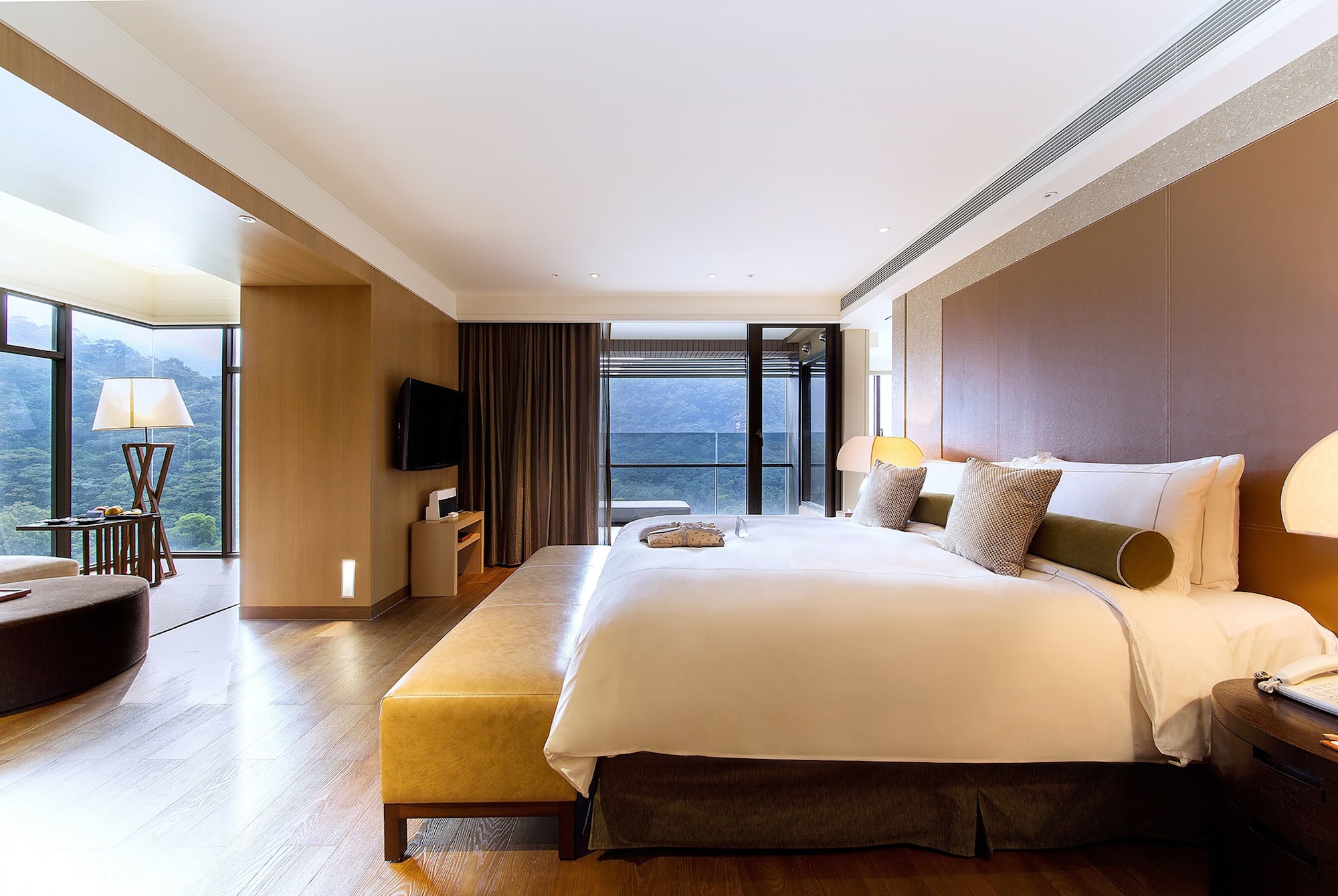 You Ya, Suite, Queen Bed