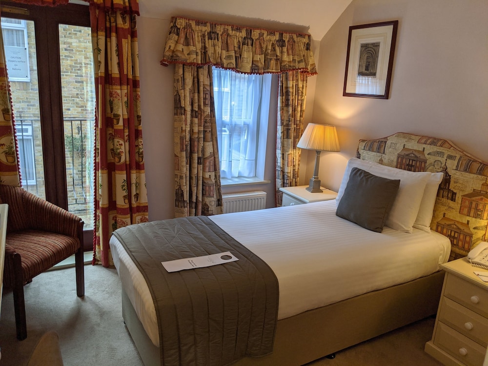 ROOM, SINGLE, SINGLE BED, COURTYARD AREA