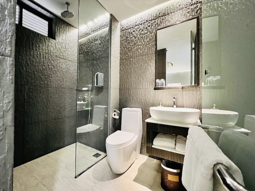 Bliss Hotel Singapore 73/75