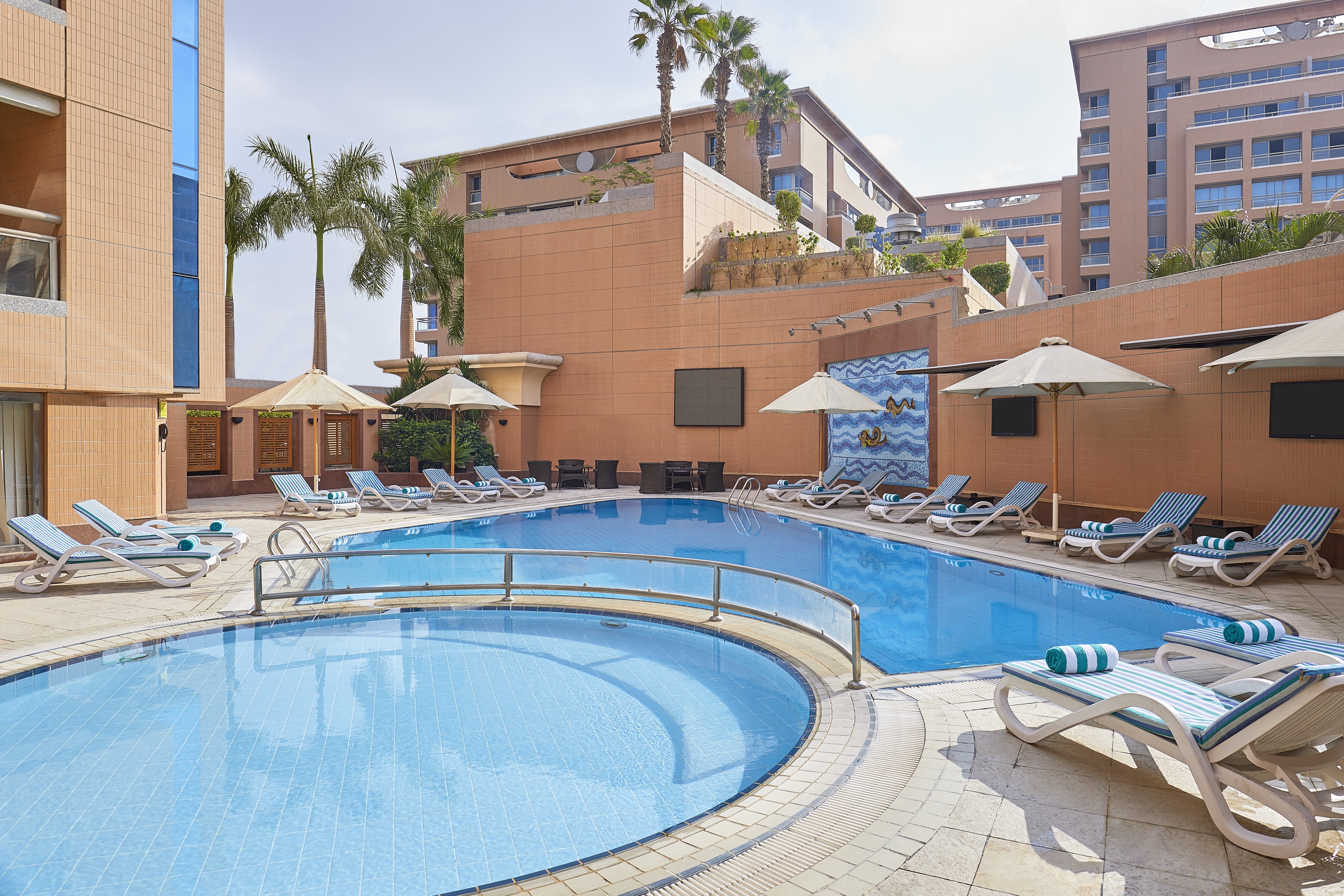 Holiday Inn Cairo City Stars 74/76