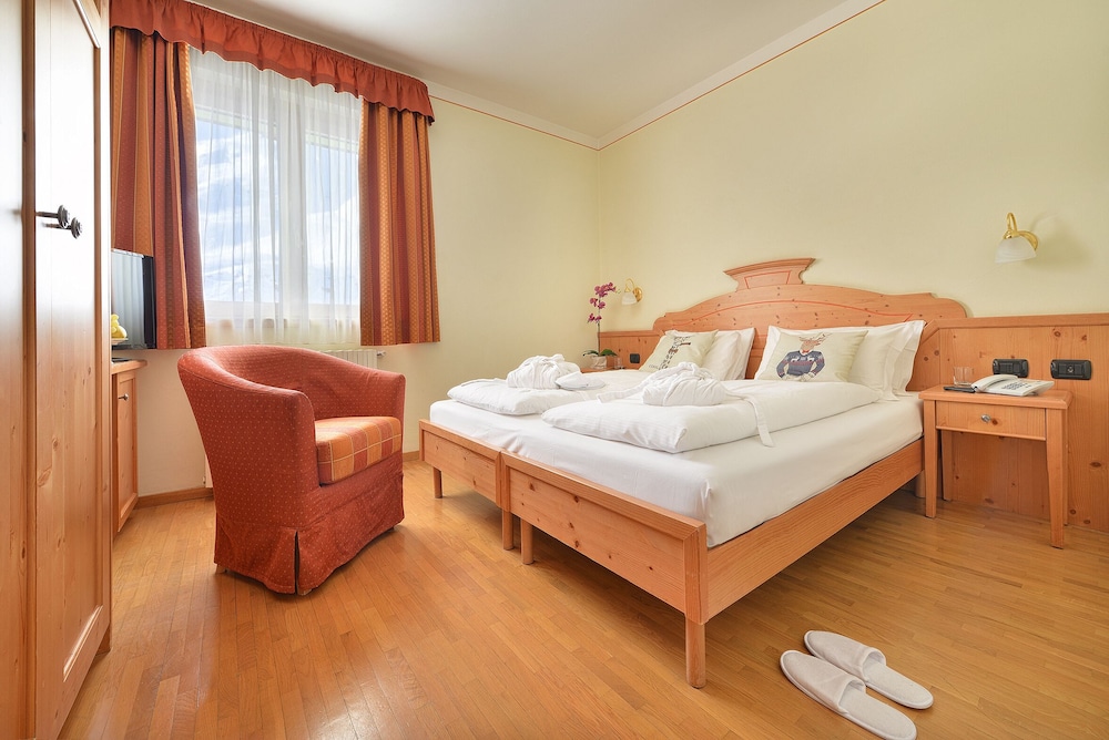 HOTEL INTERALPEN 32/74