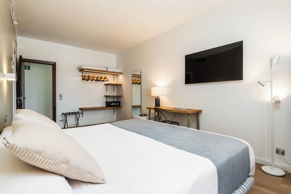 Hotel Menorca Patricia Formerly Hesperia Patricia Hotel 12/41