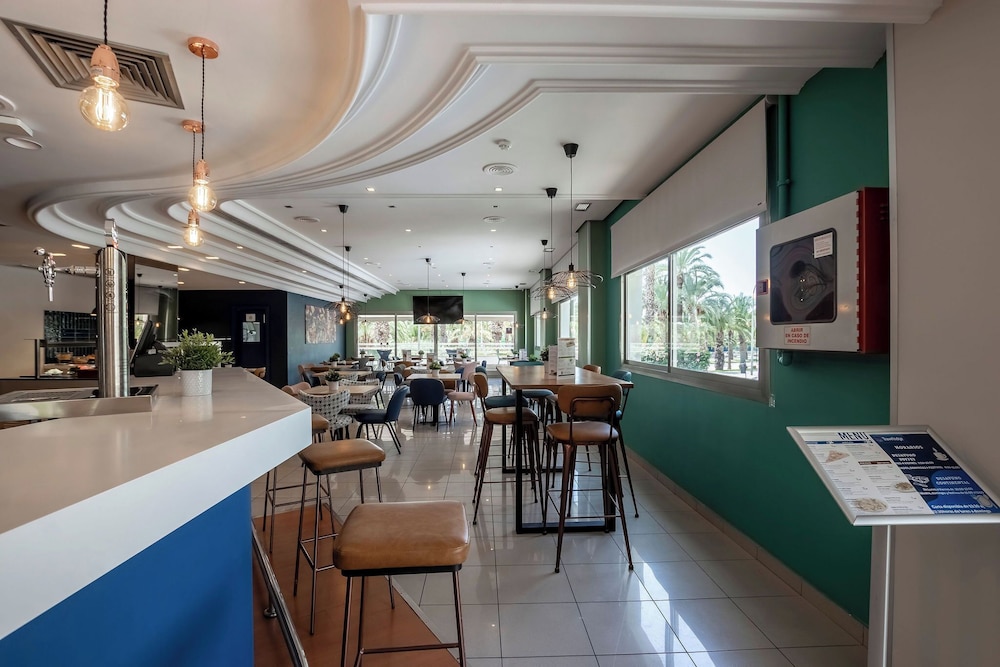 Travelodge Alicante Puerto 57/82