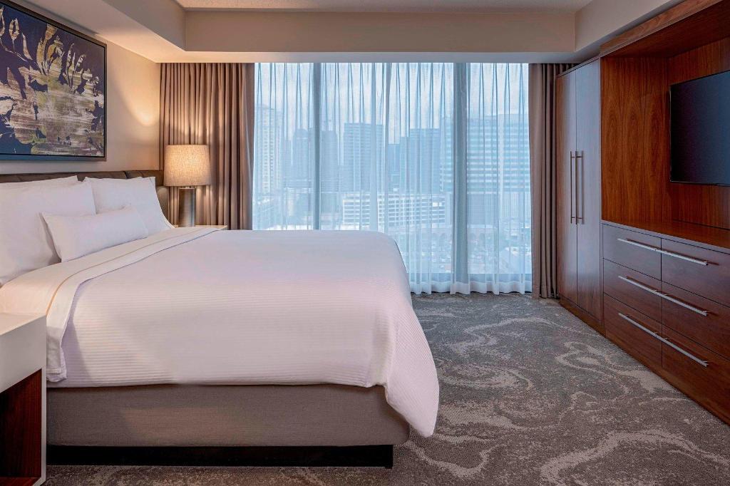 1 Bedroom, Executive, Suite, King Bed, Sofa, Concierge Level