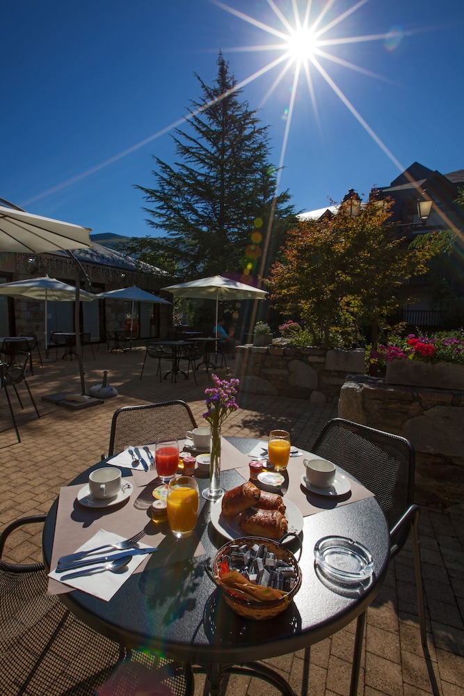 Mercure Saint-Lary 49/68