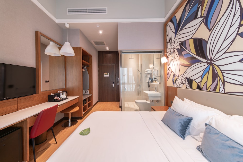 EXECUTIVE, KING BED