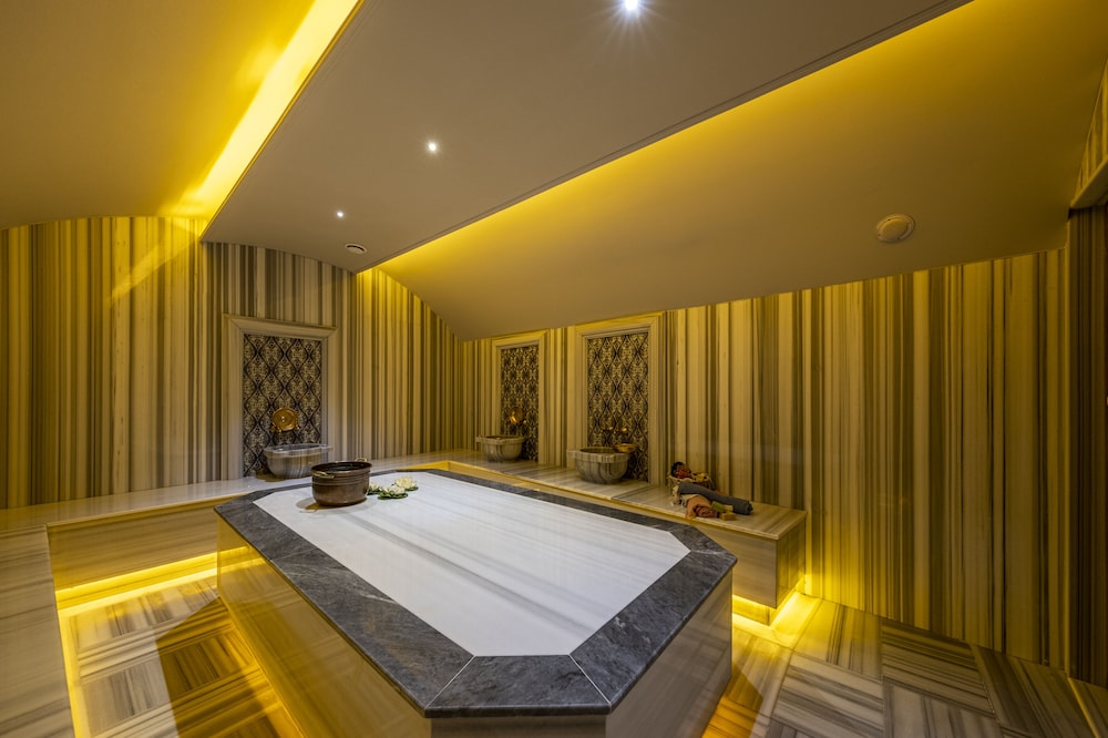 Ferman Port Hotel 25/50