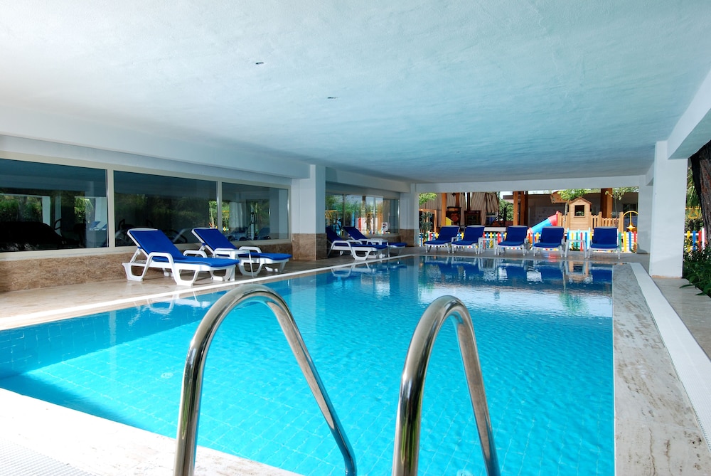 Berry Blue Hotel 72/95